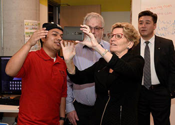 group photo of Lassonde student Sonal Ranjit, Premier Wynne, MPP Dong and BEST Lab Director Andrew Maxwell
