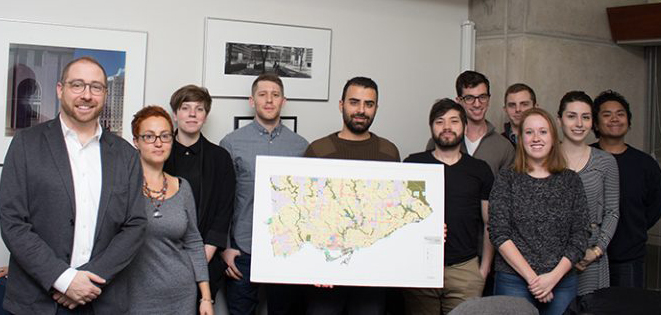 photo of Oren Tamir with students